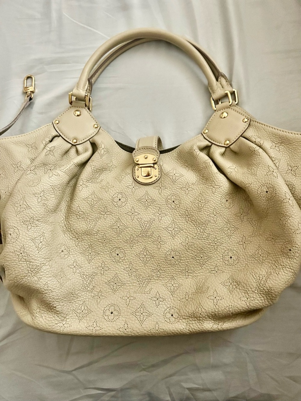Louis Vuitton Mahina hobo - Picture 2 of 10